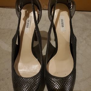 Guess leather pumps